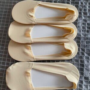 Women 4 pairs of no show socks size S